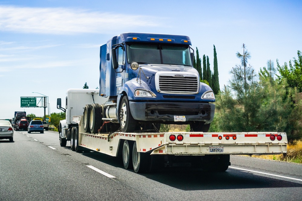 Freight Shipping with Flatbed Transport